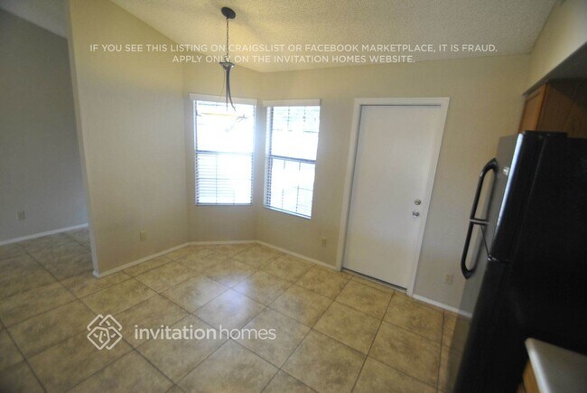 Foto del edificio - 8833 W Windsor Ave