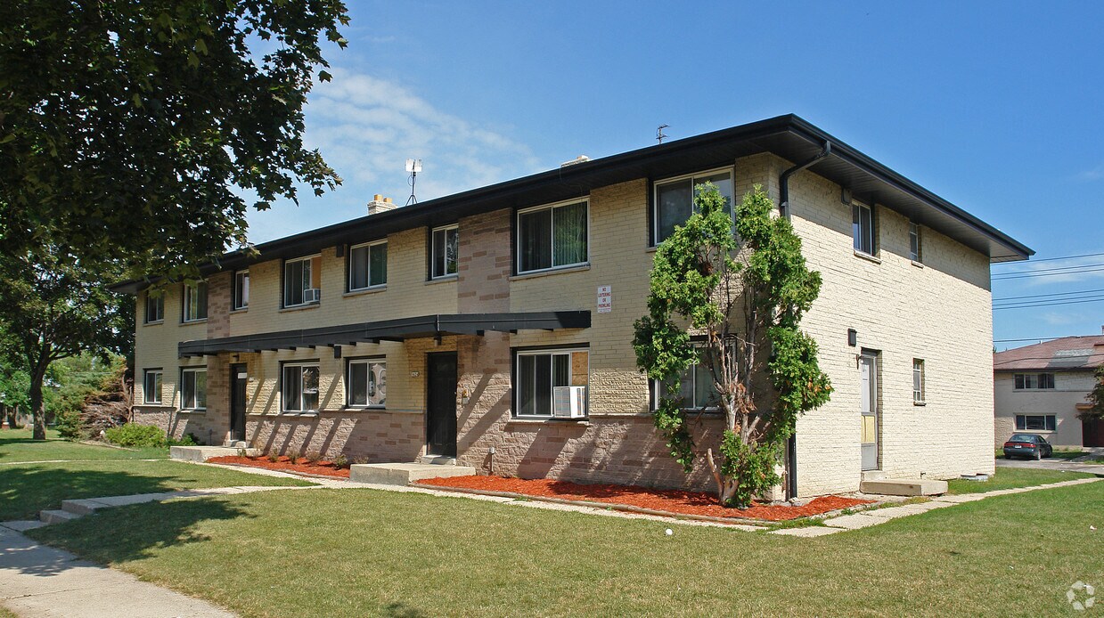 Foto principal - 9424 W Sheridan Ave