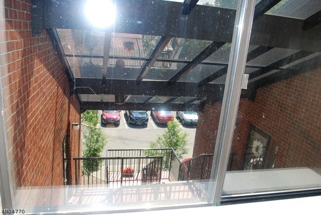 Foto del edificio - 12 Sandburg Ct