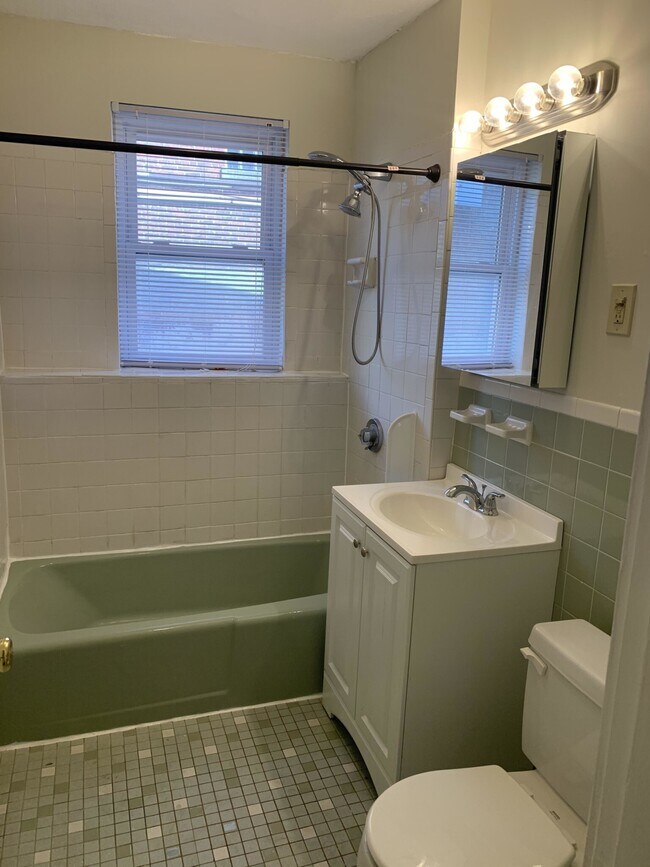 Building Photo - 402 Highland Ave