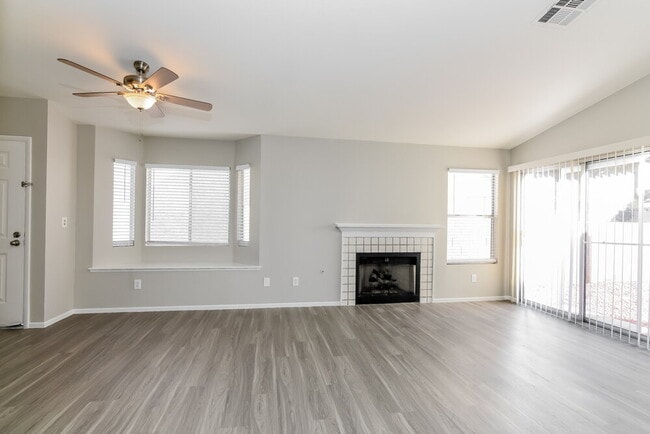 Building Photo - 7122 Knoll View Dr