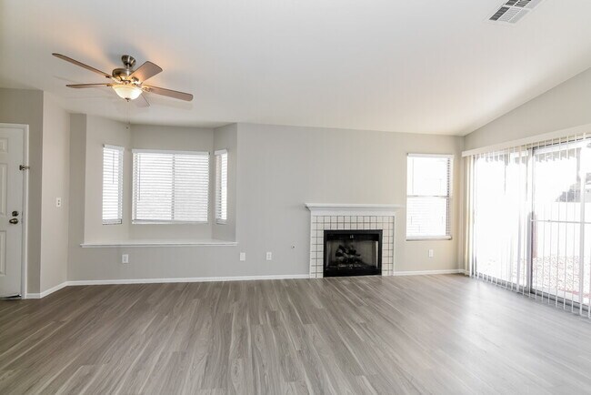 Foto del edificio - 7122 Knoll View Dr