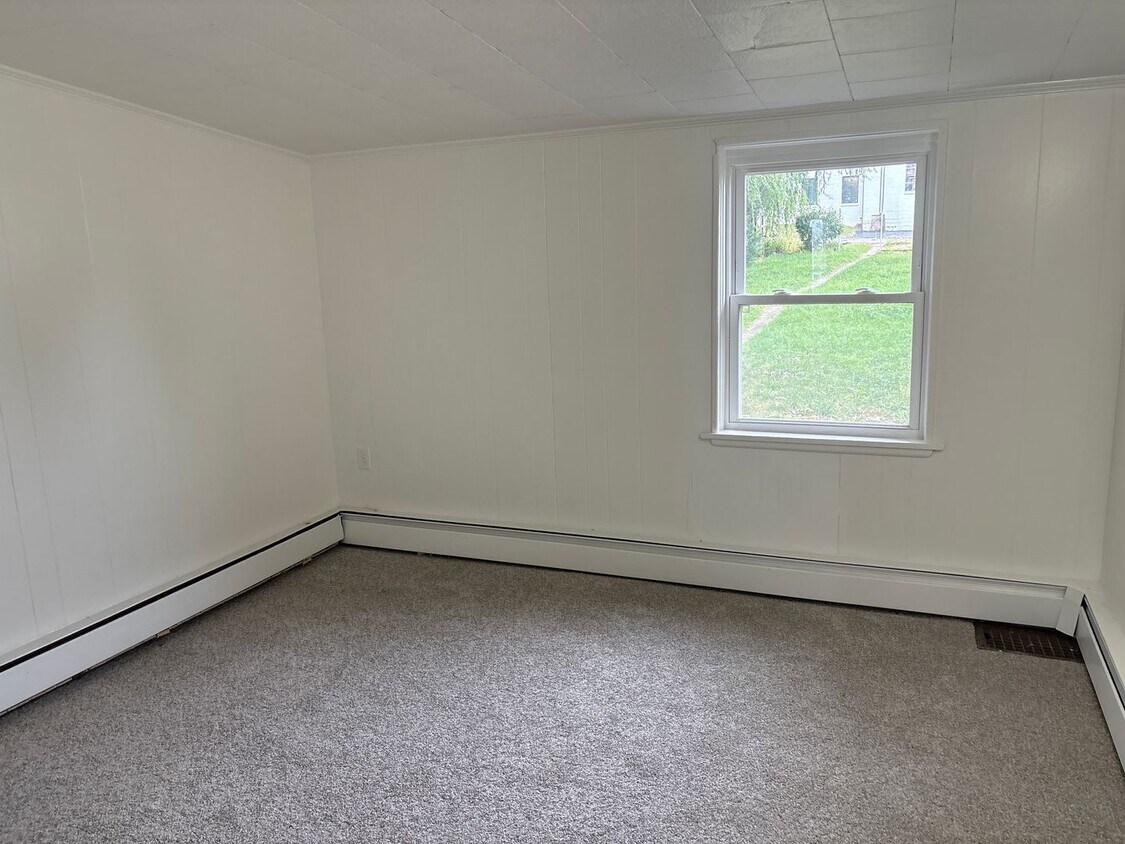 Foto del edificio - 1st Floor 2 Bedroom Apartment in East End ...