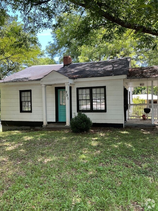 Building Photo - 251 Magnolia St