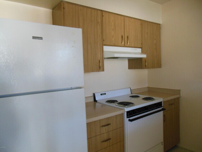 Building Photo - 10553 W Coggins Dr