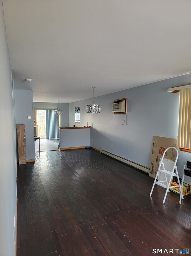 Foto del edificio - 235 High Ridge Dr