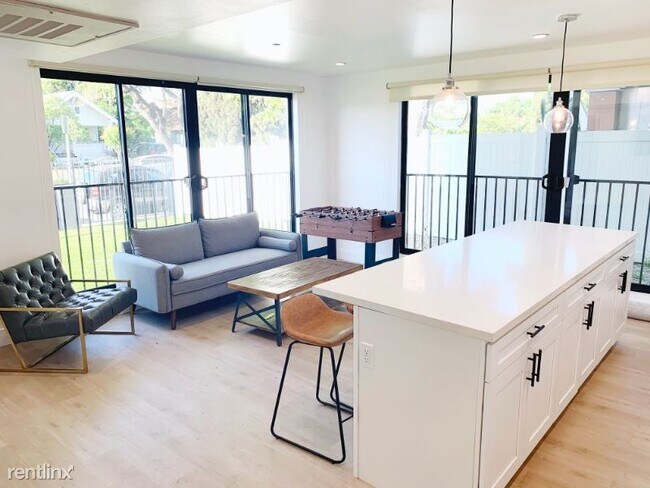Foto del edificio - 4 br, 4 bath Apartment - 1476 W 37th Pl