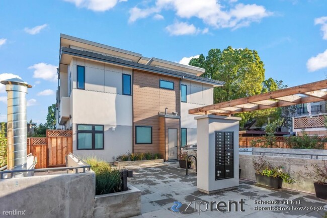 Building Photo - 2 br, 3 bath Townhome - 395 Curtner Avenue...