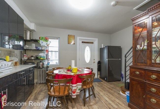 Building Photo - 5 br, 1.5 bath Apartment - 4029 Maywood st