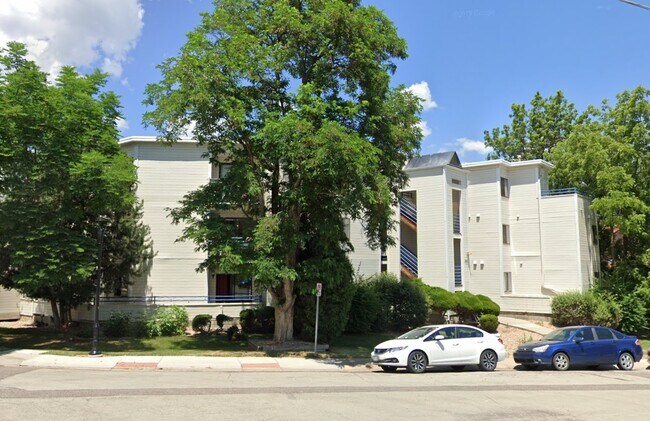 Building Photo - 903 18th St