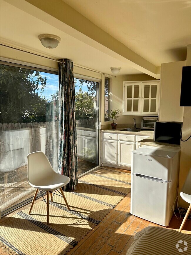 Westview Heights Apartments for Rent with Hardwood Floors Los Angeles