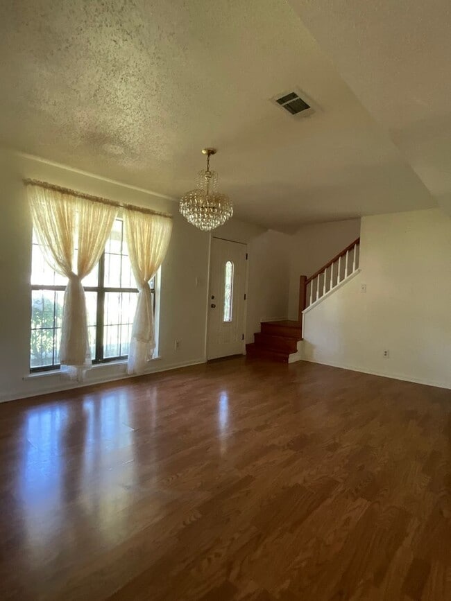 Building Photo - 416 Vernon St