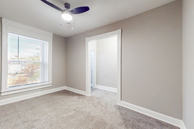 Foto del edificio - Finished Basement & Fenced Backyard!