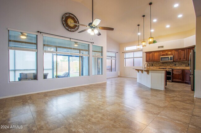 Foto del edificio - 760 N Swallow Ln