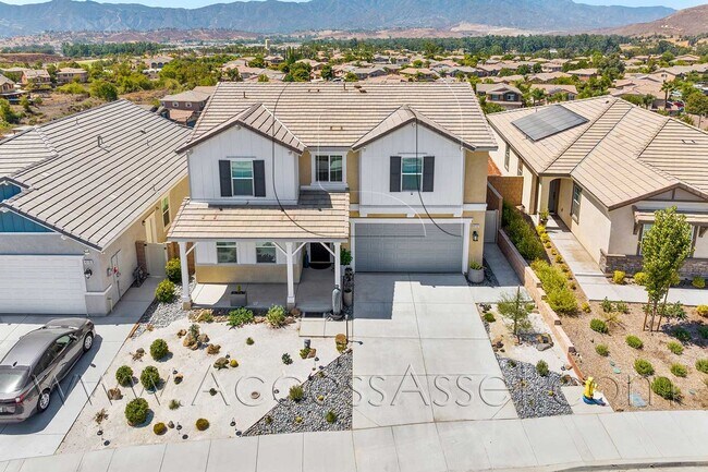 Building Photo - Elevated Living In This Beautiful 4 Bed/3 ...