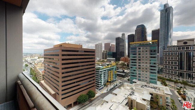 Building Photo - 1100 Wilshire Blvd