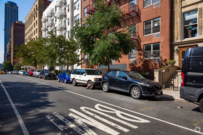 225 W 70th St, Nueva York, NY 10023 - 225 W 70th St