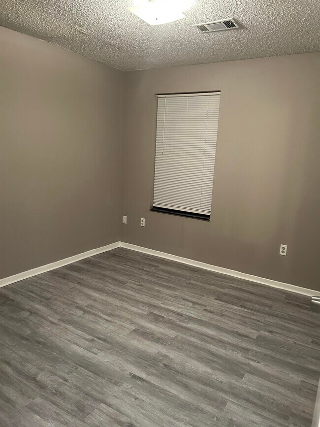 Foto del edificio - 3635 Chesterwood Dr