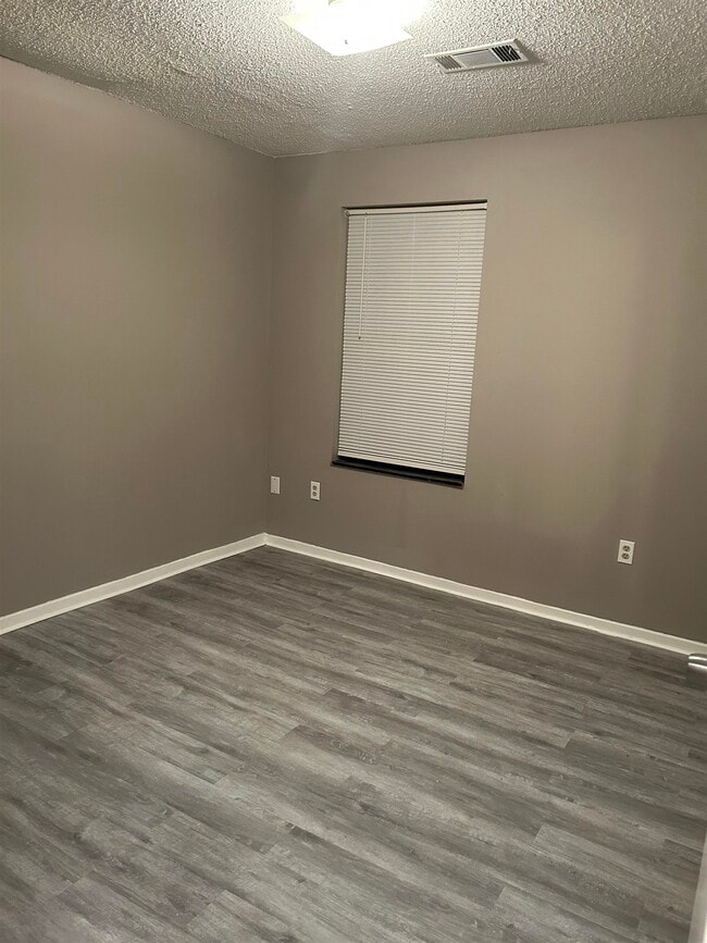 Building Photo - 3635 Chesterwood Dr