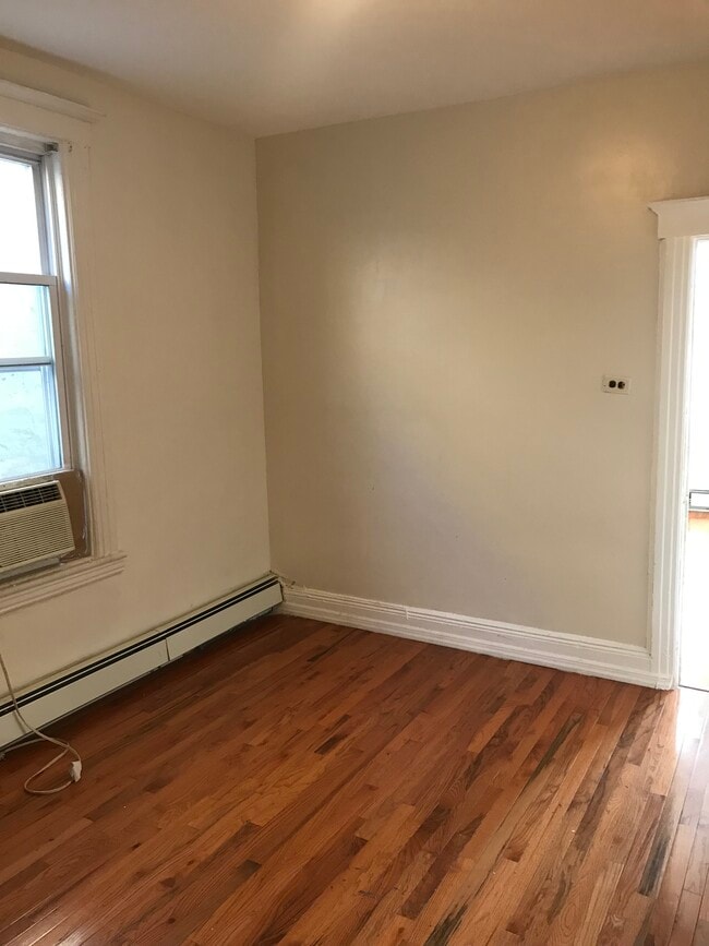 Building Photo - 20 Morton Pl