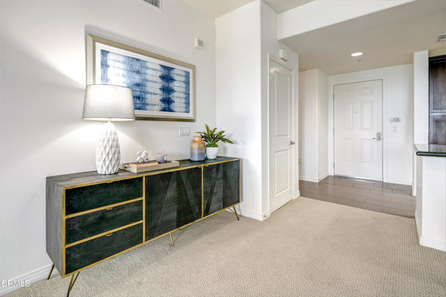 Building Photo - 931 E Walnut St