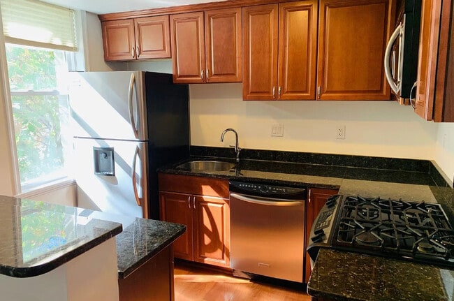 Foto del edificio - 1364 Constitution Ave NE