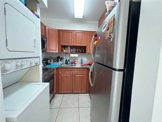 Foto del edificio - cozy two-bedroom, one-bath condo in Little...