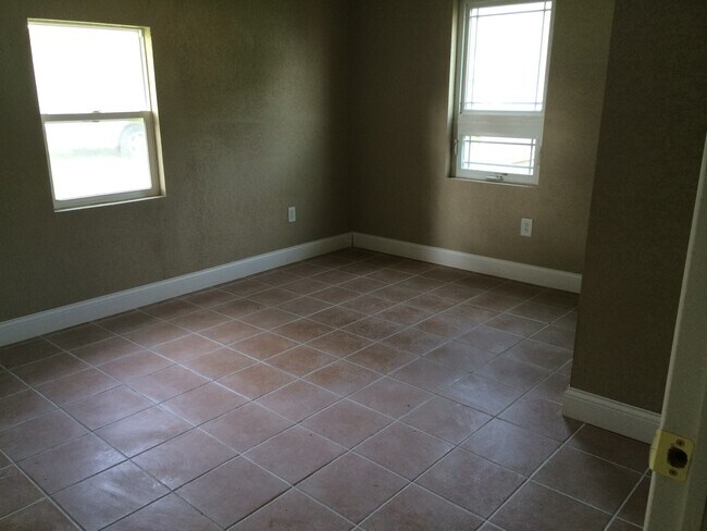 Foto del edificio - 313 Todds Ferry Rd