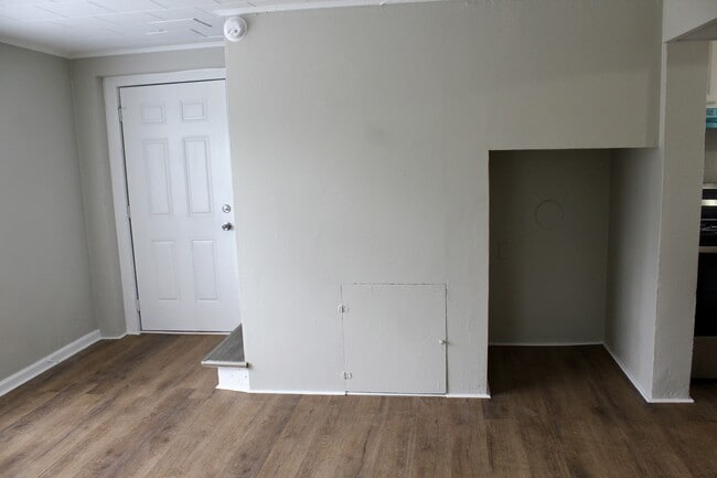 Building Photo - 1204 W Mauney Ave