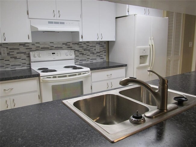 Building Photo - 11275 90th Terrace