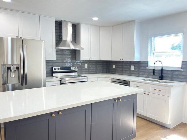 Foto del edificio - 2825 8th Ave N