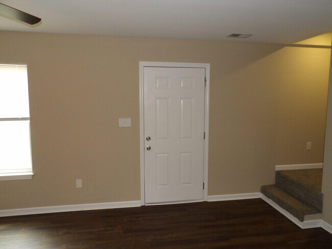Foto del edificio - 140 Thistlewood Ave