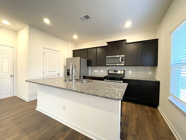 Foto del edificio - 2624 Red Barn Rd