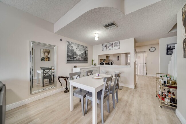 Building Photo - 16732 Hemingway Dr