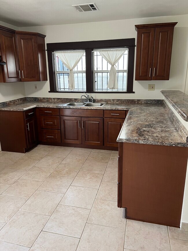 Building Photo - 5773 Arroyo Dr