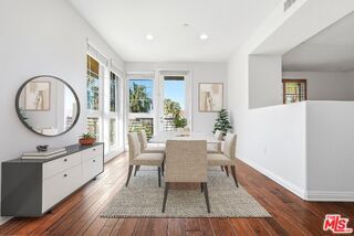 Building Photo - 5831 Seawalk Dr