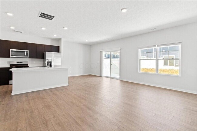 Building Photo - 1489 Jarry Ave