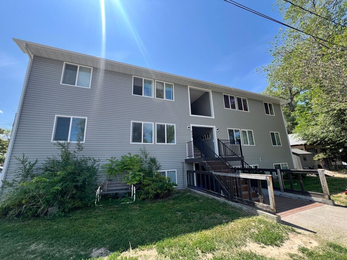 Foto principal - 423 E Dunn St