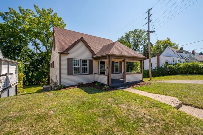 Foto del edificio - SCORE 50% OFF 1ST MONTH'S RENT IF SIGNED BY FEB 13! Stunning 4 Bedroom home in North Versailles a...