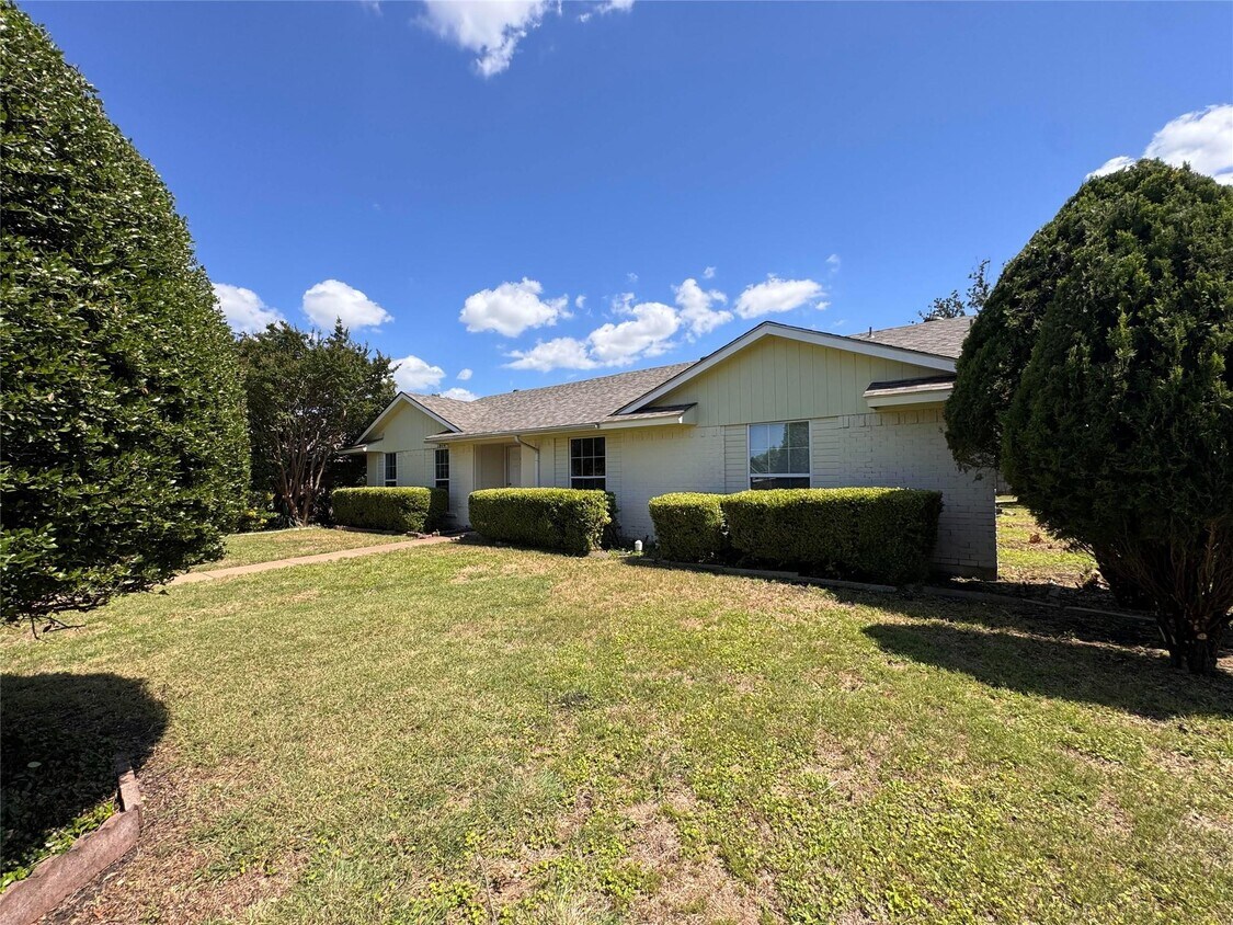 Primary Photo - 1804 Serenade Ln