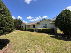 Building Photo - 1804 Serenade Ln