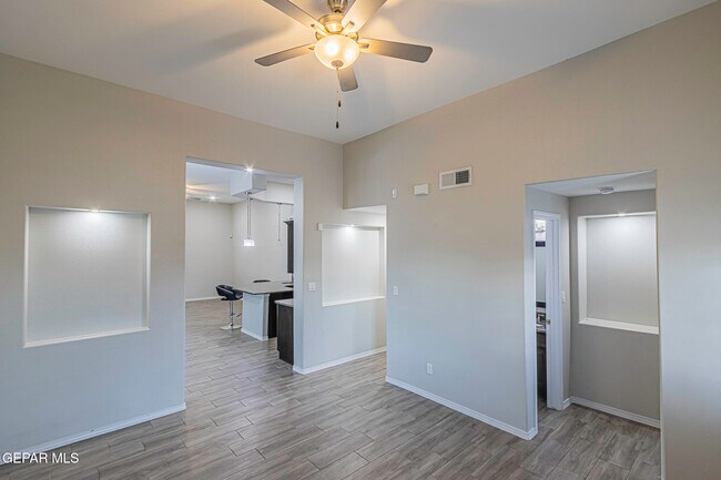 Foto del edificio - 14641 Ciambriello Ave