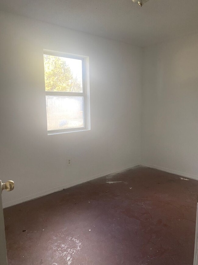 Building Photo - LIMITED TIME**NO APPLICATION FEE**1/2 OFF DEPOSIT**