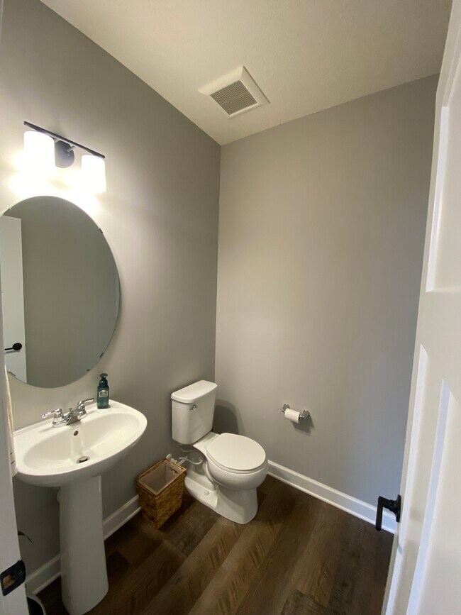 Building Photo - 13605 Territorial Cir N