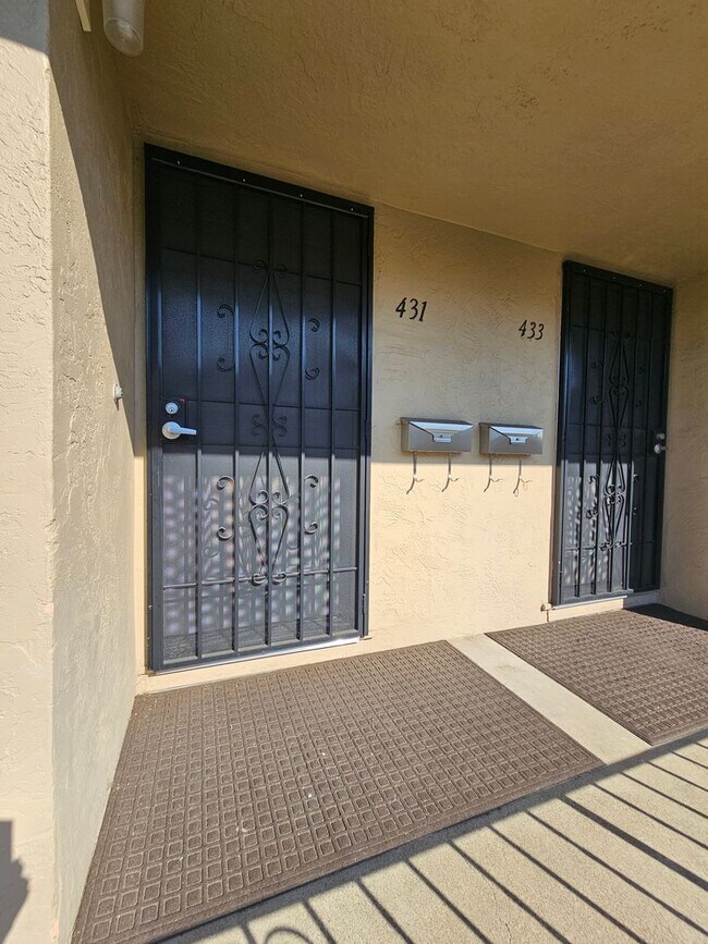 Building Photo - RETIREMENT COMMUNITY 2 Bed/1 Bath "SPECIAL...
