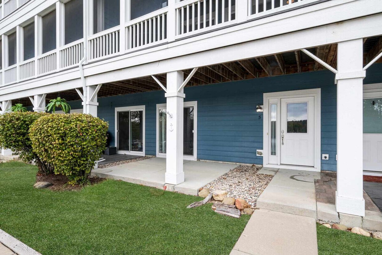 Primary Photo - 5 River Row