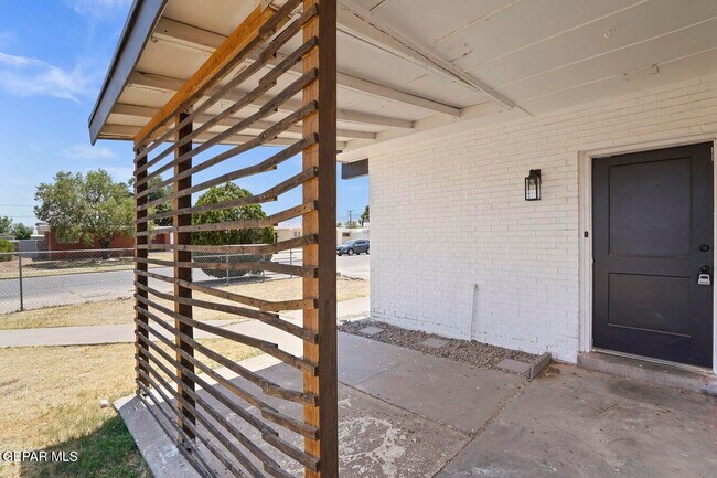 Foto del edificio - 5121 Beautonne Ave