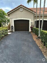 Building Photo - 1050 Sorrento Dr