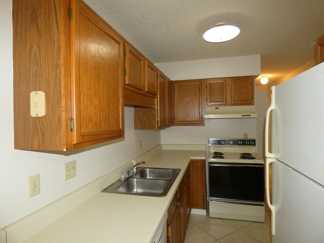 Foto del edificio - Charming 2-Bedroom Apartment - Prime Location