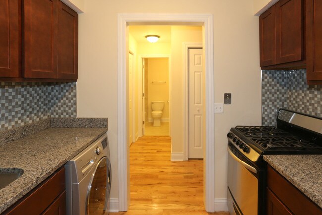 Building Photo - 555 W Arlington Pl